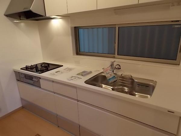 Kitchen. Easy-to-use wide type of kitchen