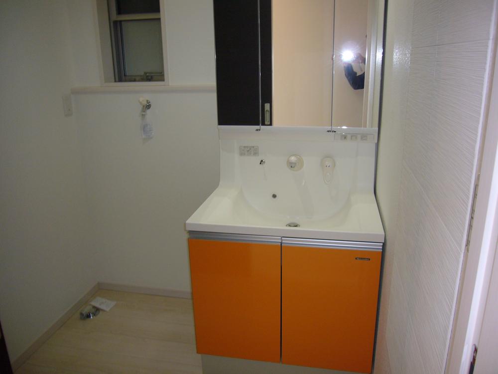 Wash basin, toilet. Indoor (11 May 2013) Shooting