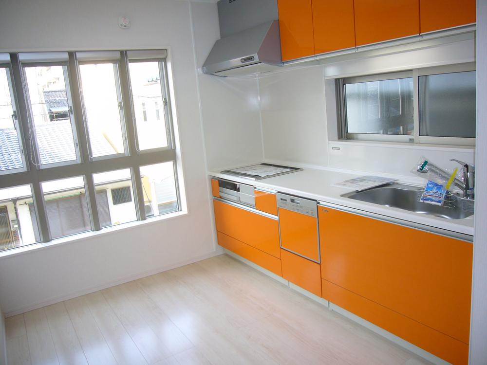 Kitchen. Indoor (11 May 2013) Shooting