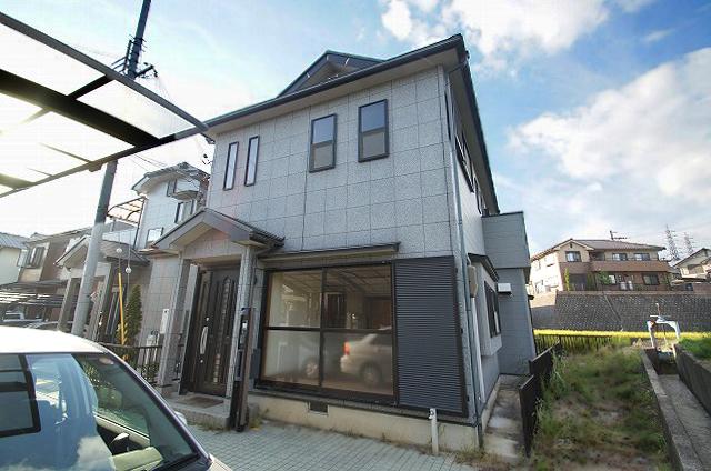 Local appearance photo. One standard-sized car ・ Light one parking OK