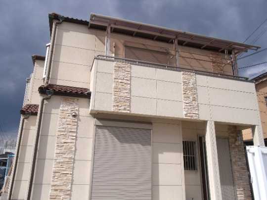 Local appearance photo. It is the appearance of the building. (Taken from the east side)