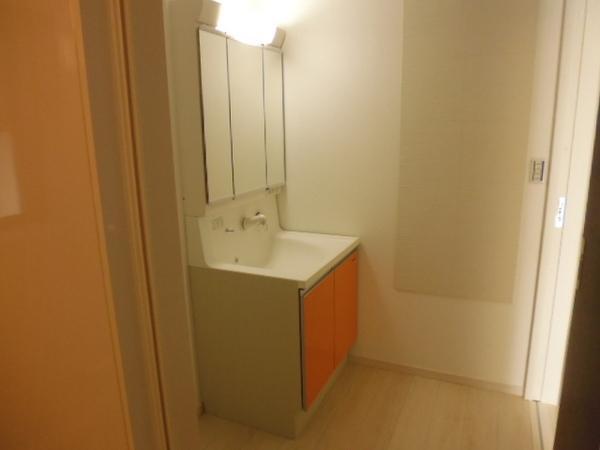 Wash basin, toilet