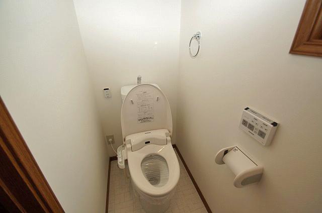 Toilet. cross ・ Floor CF re-covered settled