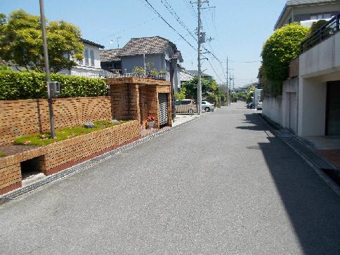 Local photos, including front road. Frontal road