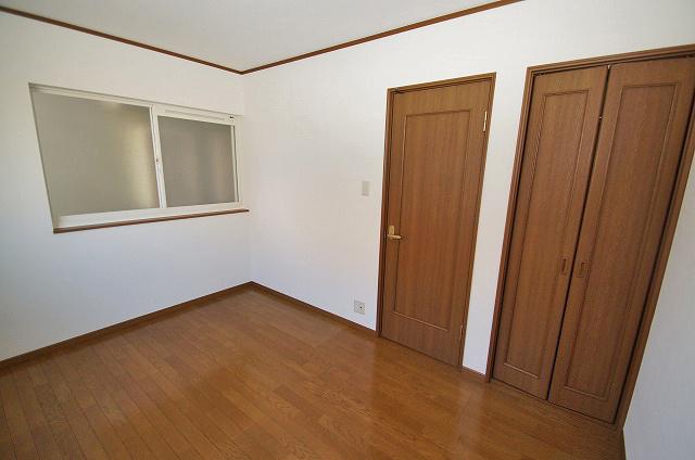 Non-living room. Cross re-covered settled