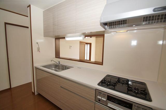 Kitchen. System kitchen ・ Underfloor storage had made