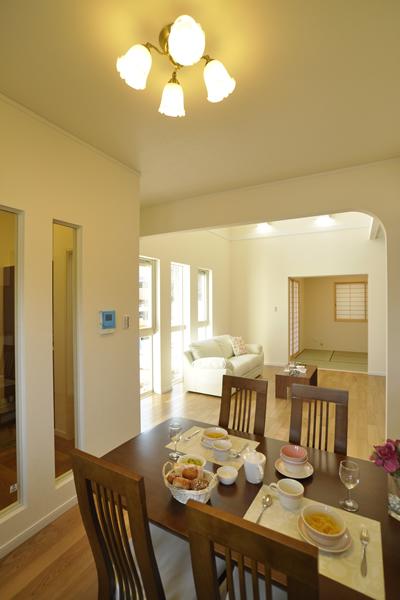 Other introspection. Coordinating the interior with atmosphere in the dining space.