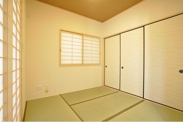 Non-living room. Sum space for relaxation.