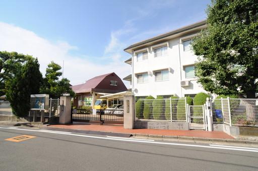 kindergarten ・ Nursery. 838m until Izumi Catholic kindergarten