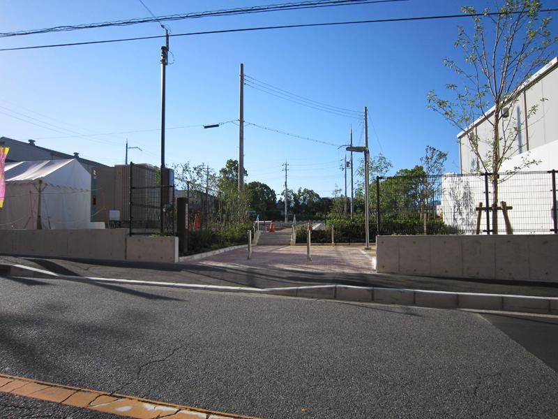 Local photos, including front road. Shooting on site
