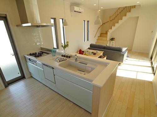 Kitchen. Refreshing kitchen adopts happy kitchen board and the latest equipment to mom with cleanliness.