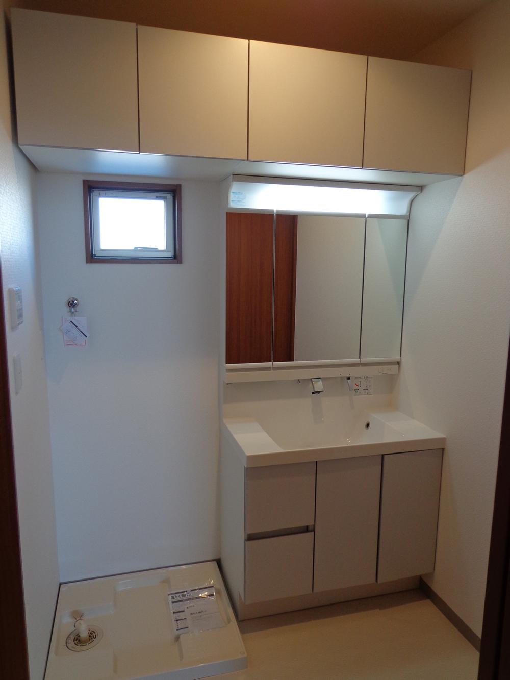 Wash basin, toilet. Indoor July 2013 shooting