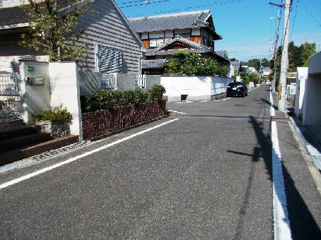 Local photos, including front road. Frontal road