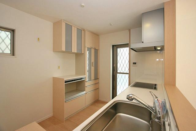 Kitchen. With cupboards in the kitchen