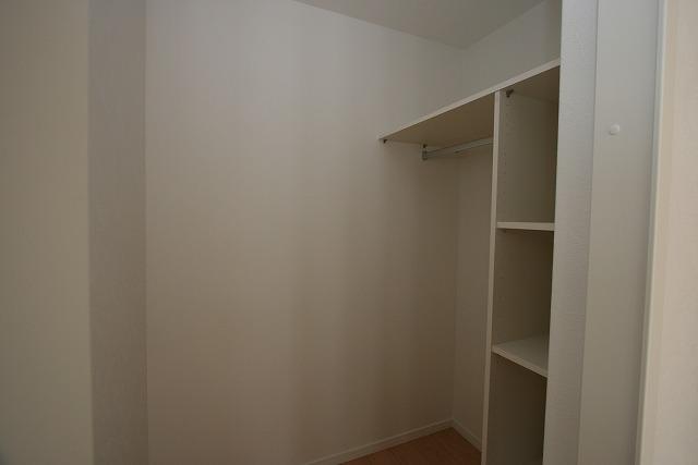 Receipt. Internal walk-in closet