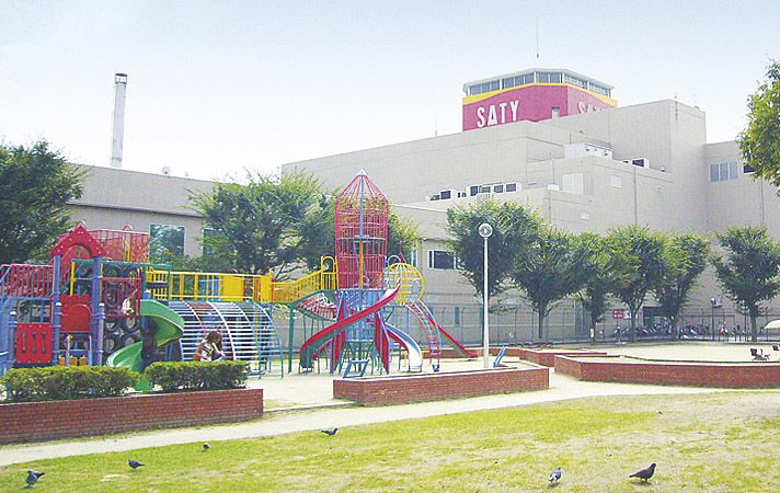 Shopping centre. A 5-minute walk from the 2480m Izumi Fuchu Station to ion Izumi Fuchu store. Parking is also equipped, 9 o'clock ~ In addition to grocery department of open until 23:00, Fashion clothing and books, Aligned and restaurants, etc.