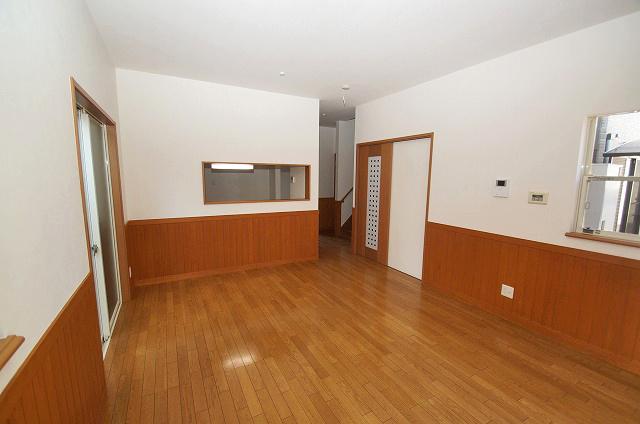 Living. Cross re-covered settled