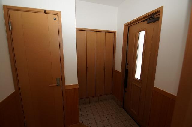 Entrance. Cross re-covered settled