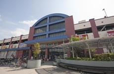 Shopping centre. 120m until the com box Komyoike