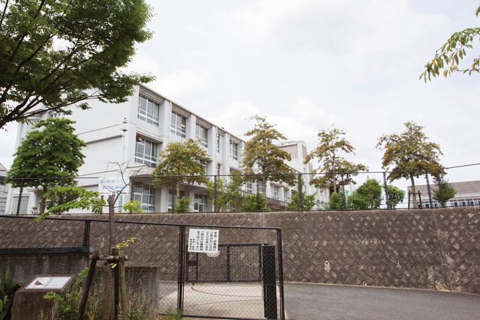 Junior high school. 1340m to the north Ikeda Junior High School