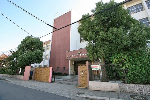 Junior high school. Toyo 1840m until junior high school