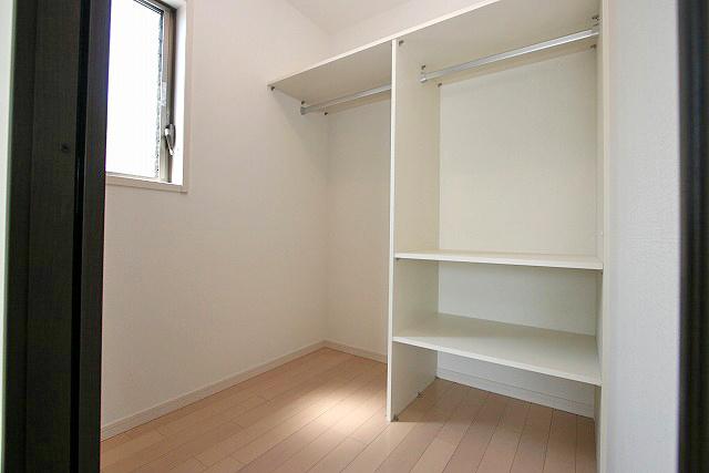 Receipt. Walk-in closet