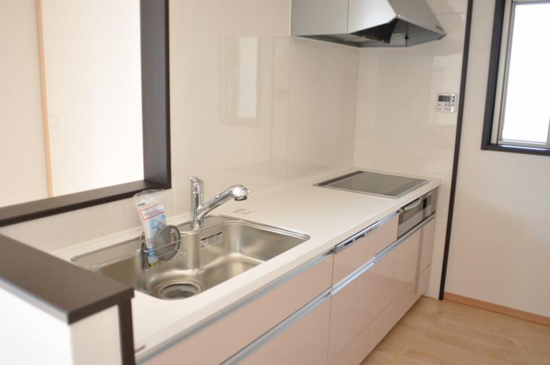 Building plan example (introspection photo). Mimamore and the family of the smile from the kitchen. The dishes can be enjoyed in the family of the reunion. ( ※ Local No. 20 place / 2012. November shooting)