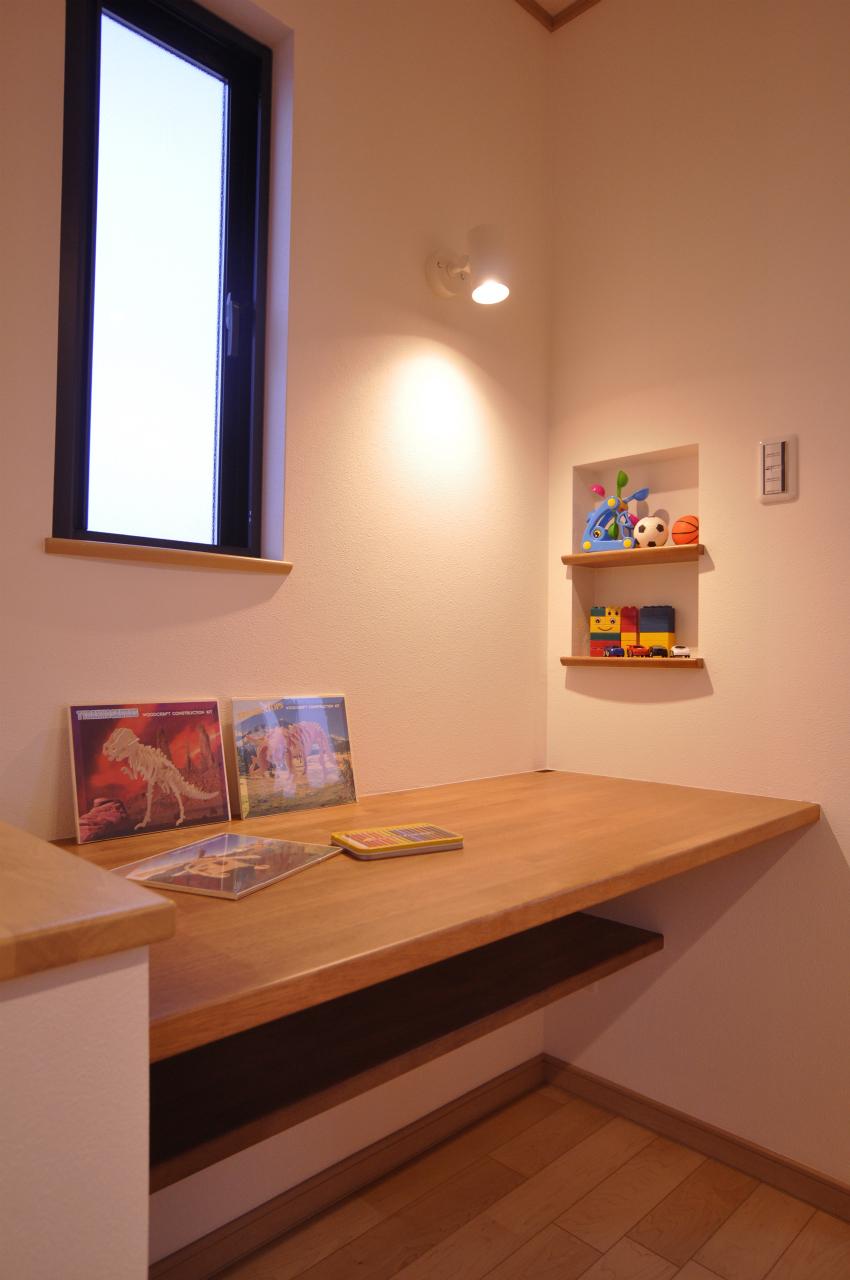 Model house photo. Childhood is, Side by side with your study. The lid room partitioned by a center future.