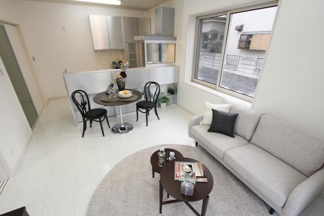 Living. No. 10 locations (RC house) LDK: Otsuka Kagu, Ltd. has produced indoor