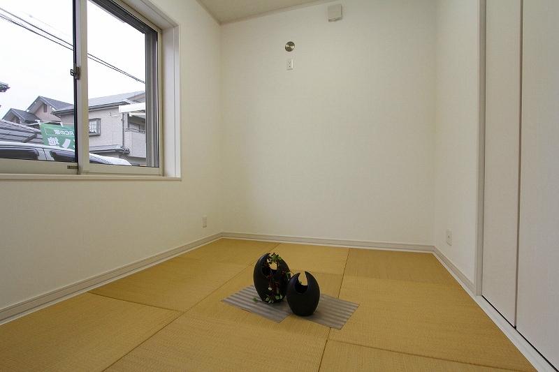 Non-living room. While completed properties can be selected for the floor plan Please confirm all means once local