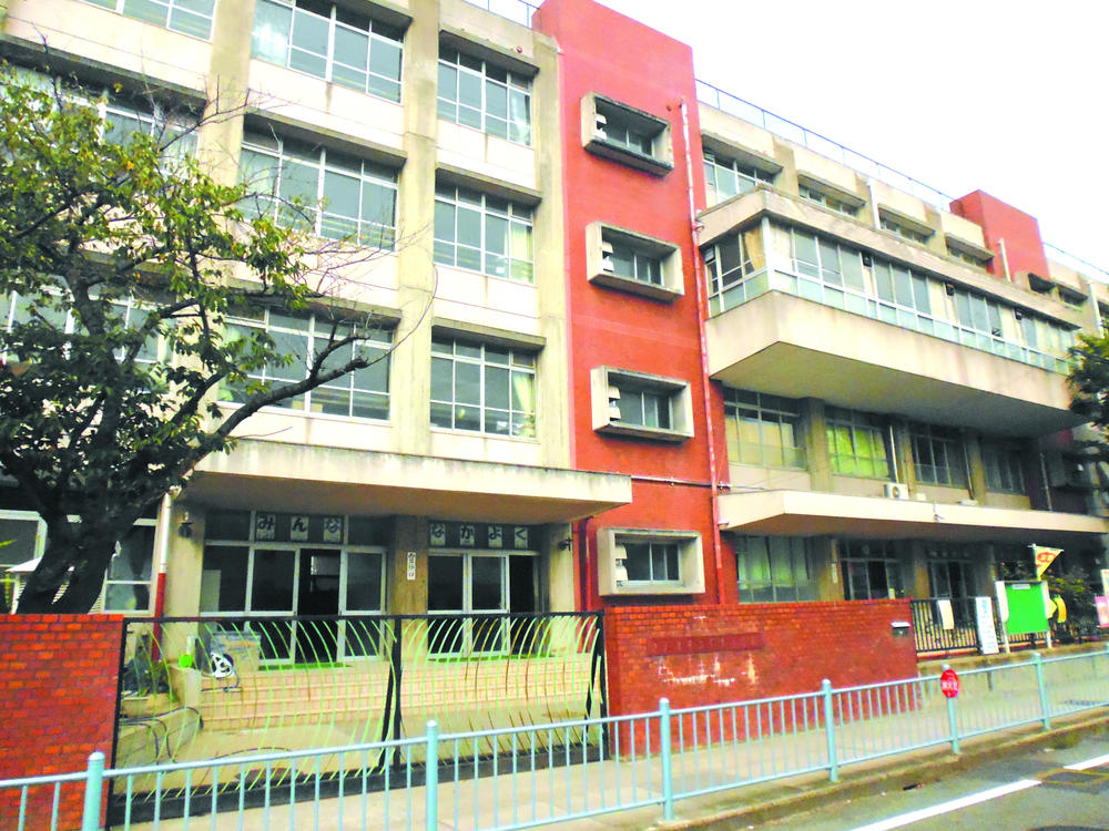 Primary school. Izumiotsu Municipal Jonan to elementary school 740m