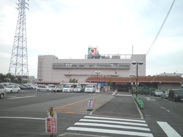 Shopping centre. Izumiya Izumi Fuchu shopping center until the (shopping center) 159m