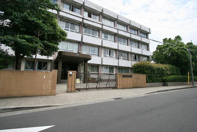 Junior high school. 1410m to Makoto-style junior high school