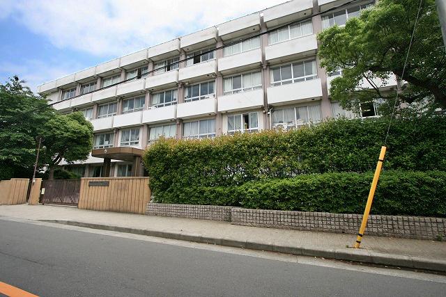 Junior high school. 1360m to Makoto-style junior high school