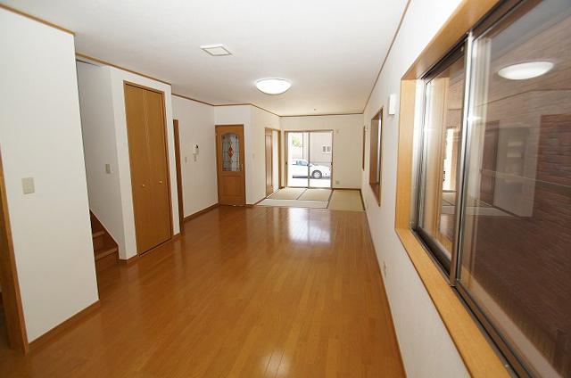 Living. 16 Pledge LDK + 4.5 Pledge tatami corner