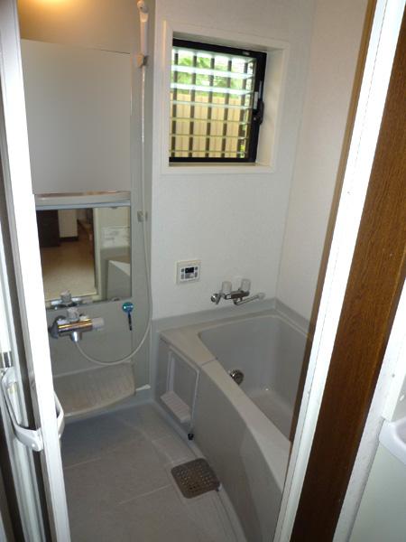 Bathroom. Local (10 May 2013) Shooting