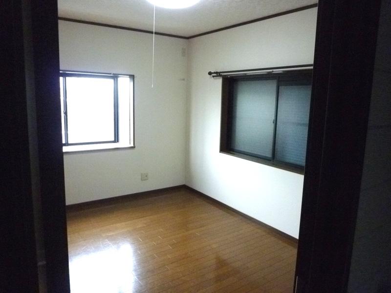 Non-living room. Local (10 May 2013) Shooting