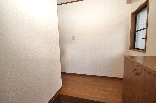 Entrance. Cross Insect