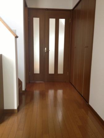 Other introspection. First floor hall part