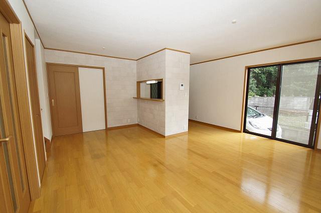 Living. About 18 quires of LDK