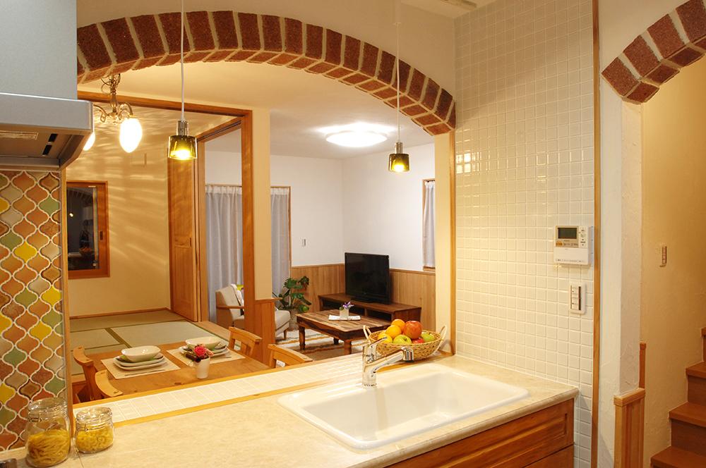Building plan example (introspection photo). Subjected to two brick arch, In addition to is the floor plan plan not overlooking the living room and a Japanese-style room from the kitchen.