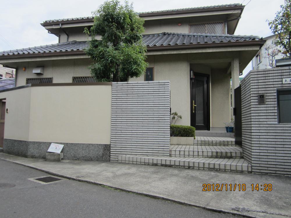 Local appearance photo. Local (11 May 2012) shooting