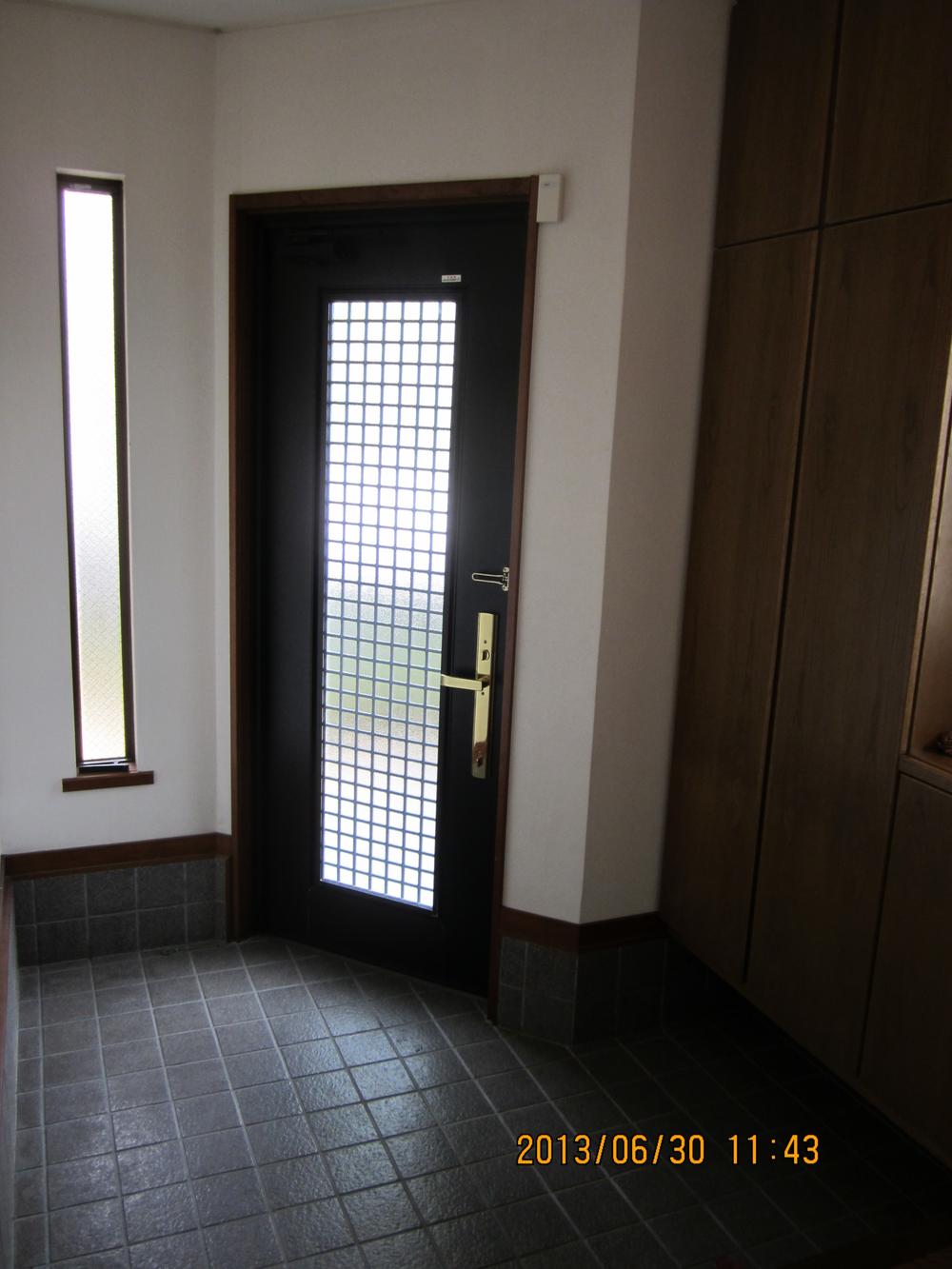 Entrance. Local (June 2013) Shooting