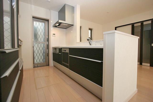 Kitchen. Face-to-face kitchen