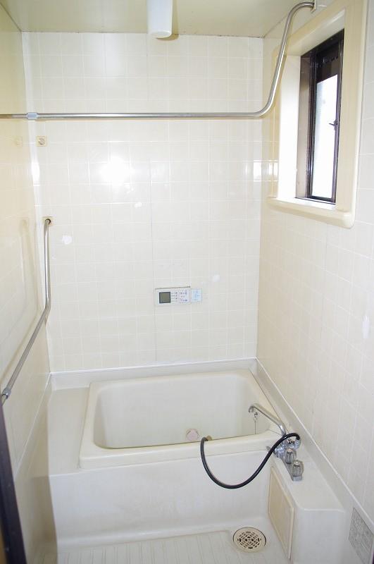 Bathroom.  [Interior photo]  White is the bathroom, which was the keynote. Also it comes with a bathroom dryer!  Indoor (September 2013) Shooting