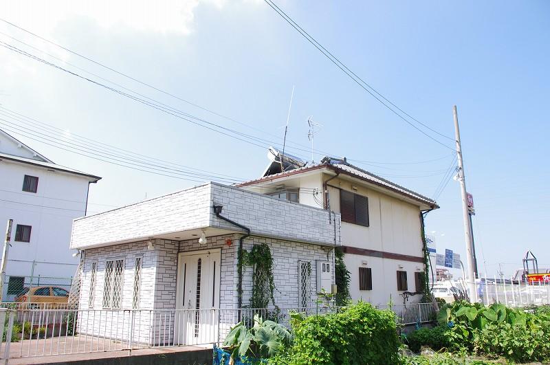 Local appearance photo.  [Exterior Photos]  It is a photograph that was taken from the side.  Local (September 2013) Shooting