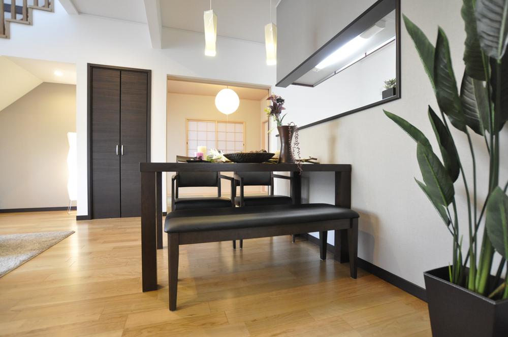 Other introspection. Dining (2013 February shooting)