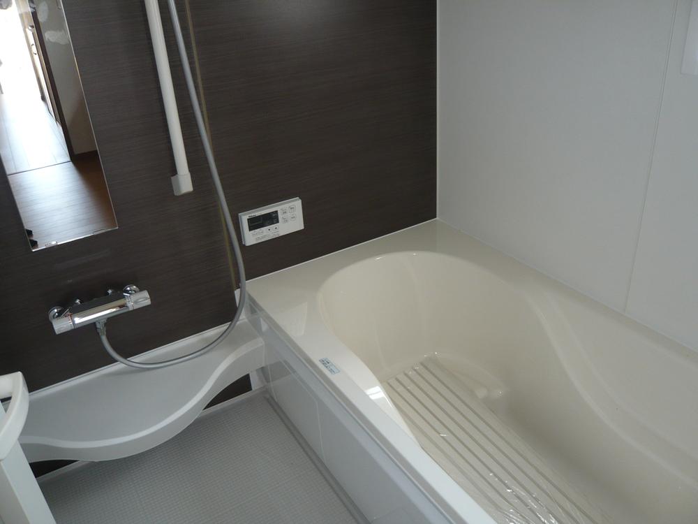 Bathroom. (Building 2)