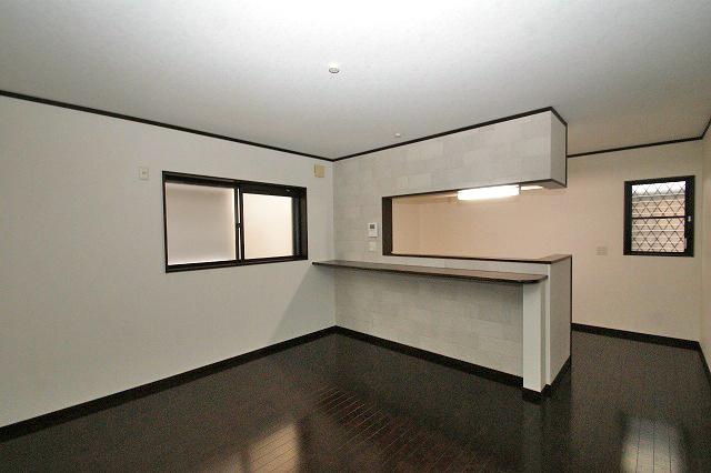 Living. Cross re-covered settled