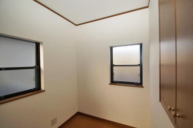 Receipt. Closet inside